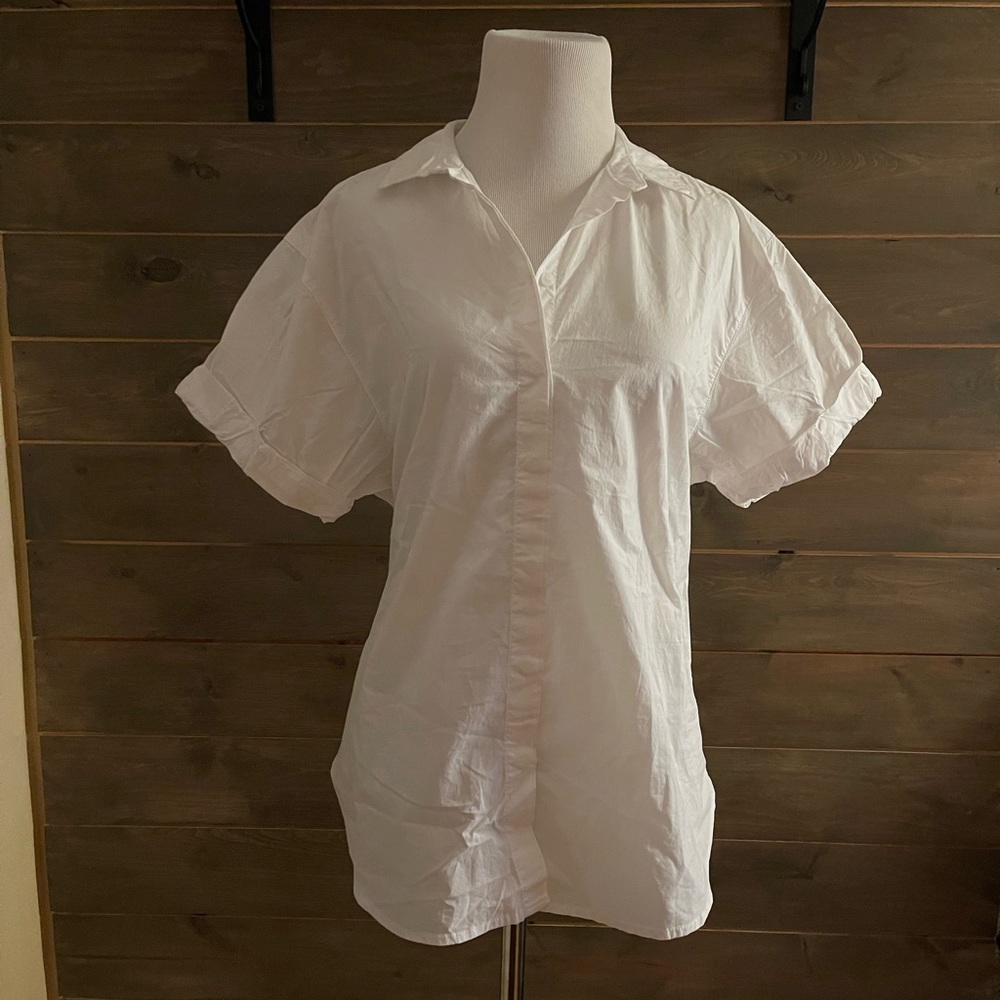 🆕H&M white Oxford like t-shirt, size 6/M